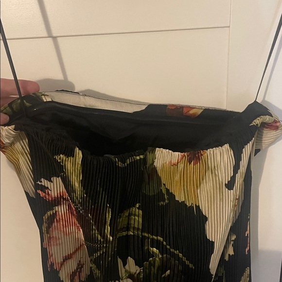 Abercrombie & Fitch The A&F Giselle Pleat Release Midi Dress - Picture 6 of 6